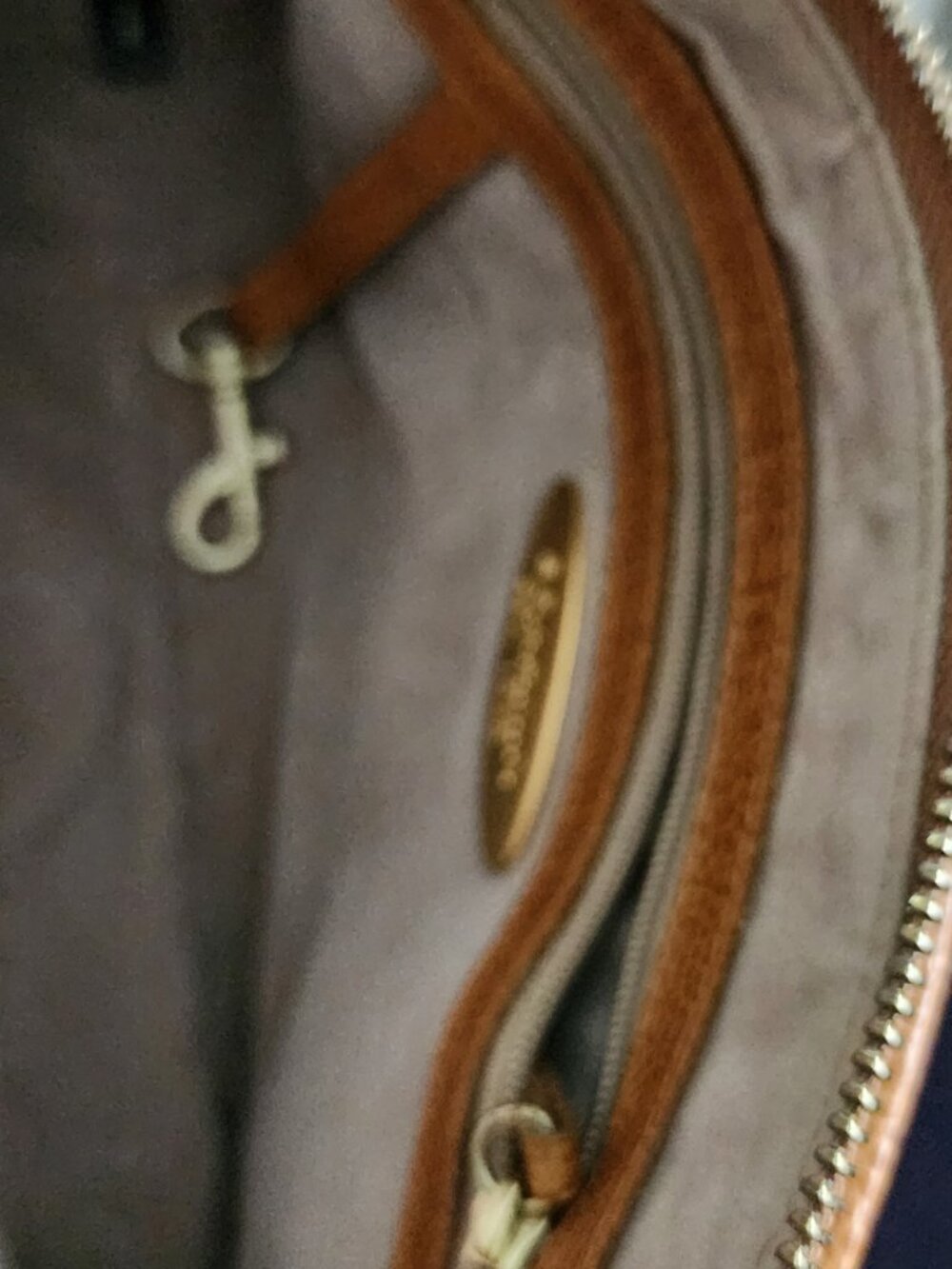 Small shoulder tote - Picture 3 of 4
